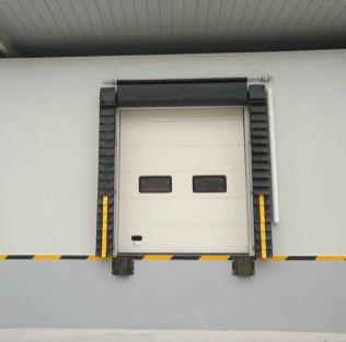 China Dock Shelters Built for All Truck Sizes Customizable and Efficient for sale