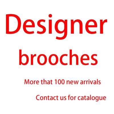 China 2022 ALLOY Women New Fashion Famous Brands Brooch Wholesale Popular Luxury Designer Brooch for sale