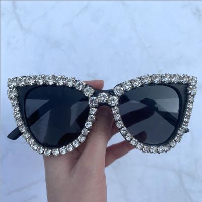 China Fashion Sunglasses Kenbo Eyewear Brand Designer Oversized Diamond Rhinestone Sunglasses Women 2020 Rhinestones Shape Shades Lenses for sale