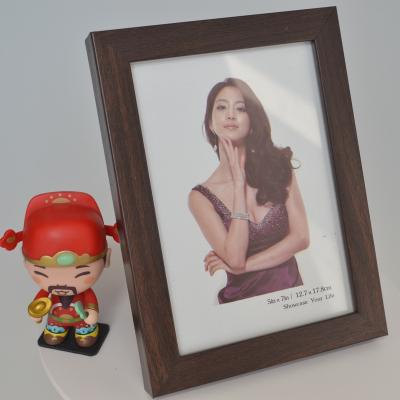 China Fashionable Cheap Price Plastic Line Photo Frame Plastic Picture Frame For Home Decor for sale