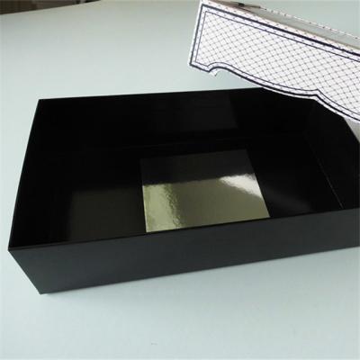 China Disposable Recycled Rigid Cardboard Box , Golden Chocolate Packaging Box With Window for sale