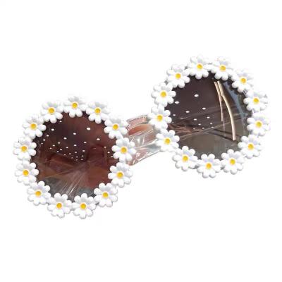 China Funny Fashionable Slim Little Daisy Holiday Decoration Sunglasses Female Personality Sunglasses for sale