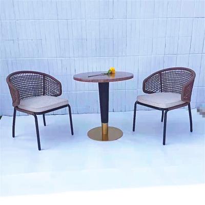 China Modern Garden Furniture Aluminum Outdoor Patio Bistro Garden Table And Chairs Set for sale