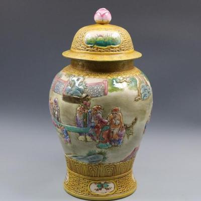 China Stored Unique Chinese Handmade Qing Dynasty Family Mounted Ceramic Porcelain Embossing Jar Figure Jar For Collection for sale