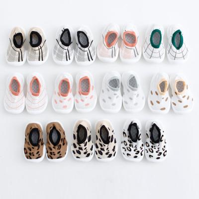 China 2022 hot sale kids baby socks cotton leopard soles QUICK DRY rubber shoes baby socks silp non for sale