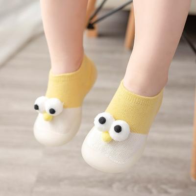 China QUICK DRY Newborn Baby Girl Shoes Toddler Kids First Walker Socks Non Slip Baby Walker Socks With Doll for sale