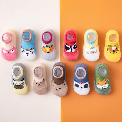 China QUICK DRY Many Designs Shoes Style Baby Boy Girl Outdoor Socks Shoes Kids Baby Socks With Handle for sale