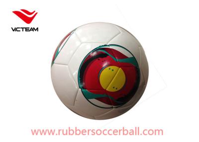 Chine Usinez le ballon de football adapté aux besoins du client par PVC piqué 5# pour le sport adulte à vendre