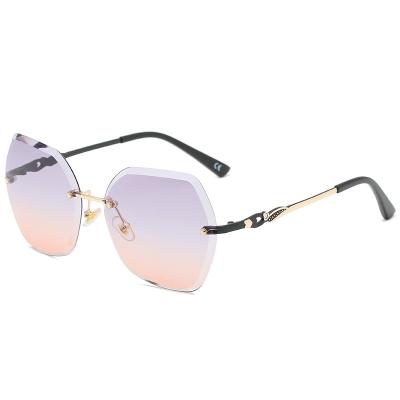 China PC Metal Sunglasses 2020 Latest New Design Fashion Eyewear China Factory Direct Sale Sunglasses Women Shades Designer Sunglasses for sale