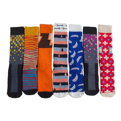 China 2021 QUICK DRY hot sale sports fashion stripes socks happy men and women socks for sale