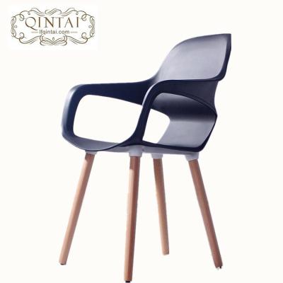 China Dining Wholesale Cheap Nordic Modern Leisure Chair Armrest Style Furniture Chair Plastic Living Room Dining Chair With Wooden Legs for sale