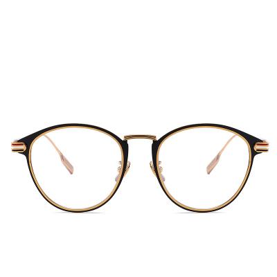 China Available Light Sample China Fashion Titanium Light Eyewear Square Frame Glasses Skin Friendly Frames Fashion Eyewear for sale