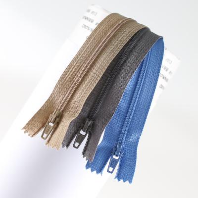 China Automatic lock factory wholesale can be open and closed 8, 10, yards customized color code 3, 5, common nylon zipper pulls for sale