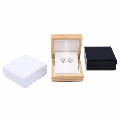 China Wooden With LED Light Wooden Pendant Jewelry Box, LED Light Earrings Jewelry Set Box Pendant Jewelry Set Box. for sale