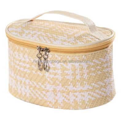 China Hot Sale Fashion New Classic Design Recycled Rigid Handle Handbag Straw Cosmetic Bag for sale