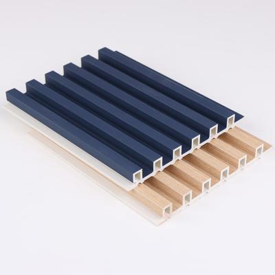 China Gerillte hölzerne zusammengesetzte Decking-Plastikbretter PVCs 8mm zu verkaufen