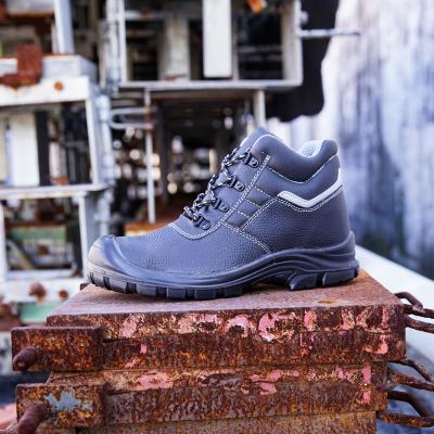 China CE Standard S3 Anti Slip Hiking Boots Waterproof Anti Slip Safety Shoes Working Boots For Men for sale