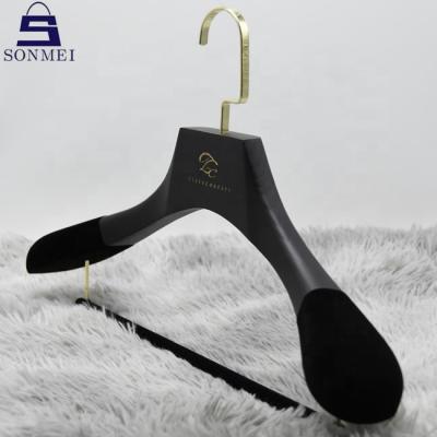 China New Classic/Postmodern Gold Matt Black Flat Hook Luxury Suit Hangers Wide Wide Wood For Cloths for sale