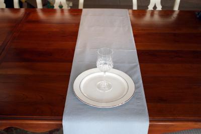 China SGS White Airlaid Tablecloth Wedding Use 1.37x2.74m Size for sale