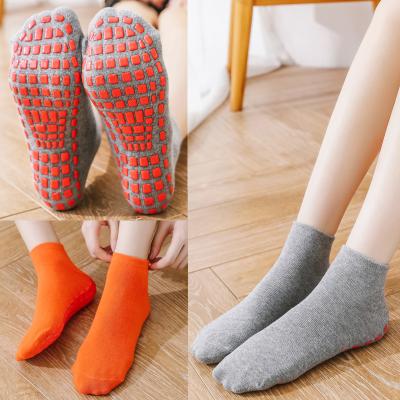 China Non Slip Floor Park QUICK DRY Cheap Trampoline Knocks Adult Women Men Anti Slip Custom Kids Grab Trampoline Socks for sale