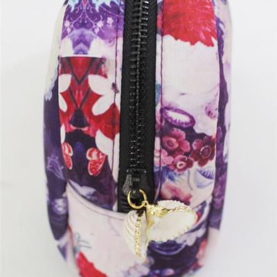 China Reasonable Price Delicate Vertical Fashion Appearance Cosmetic Bag for sale