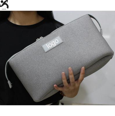 China Fashion Wholesale Women's Waterproof Logo Embossed Design Neoprene Cosmetic Bag Thermal Custom Travel Make Up Bag for sale