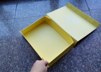 Cina Contenitori di regalo duri del cartone del cartone giallo, contenitori di regalo su ordinazione piani di dimensione del magnete in vendita