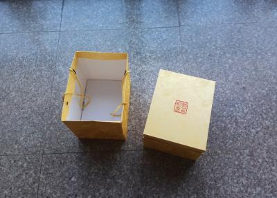 China Food Packaging Colored Paper Gift Bags Simple Foldable Structure High Grade for sale