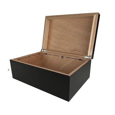 China New Fashion Handmade Wooden Black Storage Box With Lid Mini Wooden Box Ring Box for sale