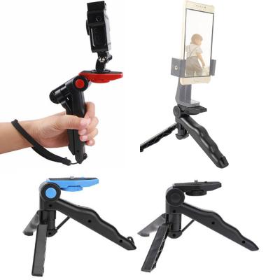 China Handheld Mount Live 3-Sided Cradle Smartphone Holder Tripod Stabilizer Hand Grip Holder 1/4 Inch Screw Cell Phone Clip SF25 for sale