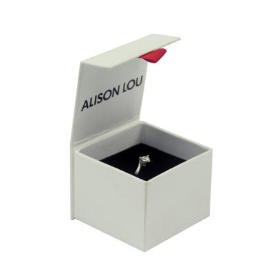 China Ring Shape Recyclable Custom Wedding Gift Box Logo Peculiar Shape With Magnet for sale