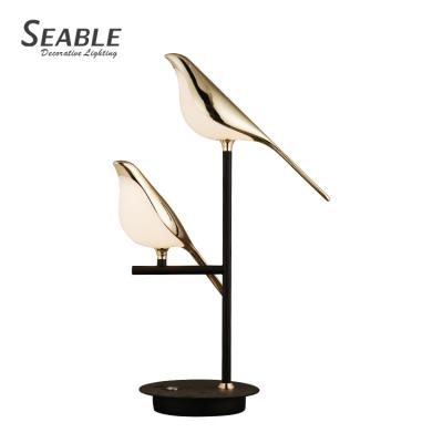 China New Contemporary Listed Indoor Aluminum Acrylic Reading Room Bedside Decoration Modern Black Gold LED Table Light for sale