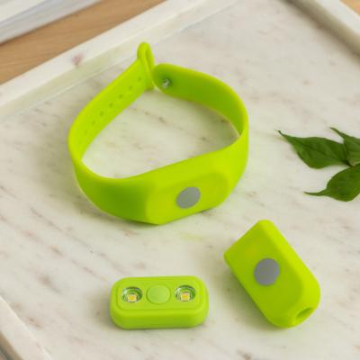 China Outdoor Goods Shape Design Green Multifunctional Wristband Warning Light Sports Wristband Light Warning Light for sale