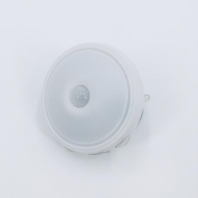 China Modern Factory Made Battery Powered Funny Light 6 LED PIR Automatic Motion Sensor Wireless Two Side Night Light for sale