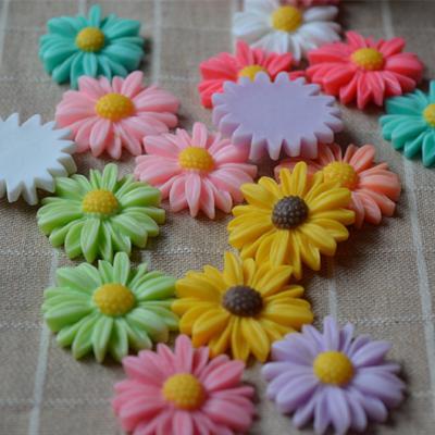 China Europe 26Mm Sunflower Daisy Polyurethane Resin Beads For Key Chain for sale