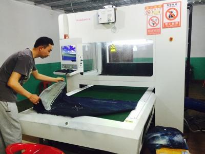 China Jeans Laser Engrave Machine for Monkey Washing , Gradients , PP Spray for sale