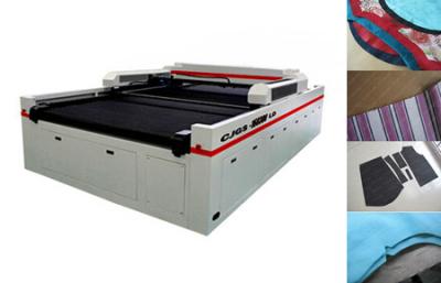 China Cortador de la cortadora del laser de la ropa de la ropa/del laser de la tela con la banda transportadora en venta