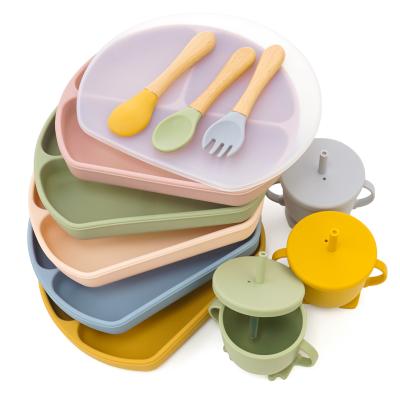 China New Viable Silicone Children Feeding Dish Set Baby Spoon Silicone Suction Feeding Dish With Lid Baby Feeding Set for sale