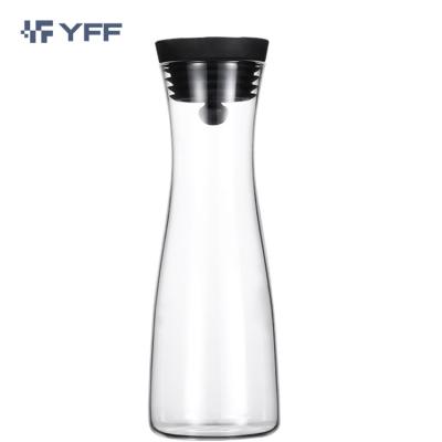 China Sustainable Borosilicate Glass Pitcher with Lid, Water Carafe Jug for Hot/Cold Water, Ice Tea and Juice Beverage for sale