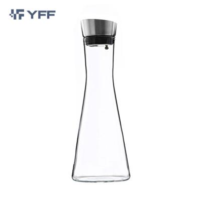 China Sustainable Borosilicate Glass Pitcher with Lid, Water Carafe Jug for Hot/Cold Water, Ice Tea and Juice Beverage for sale