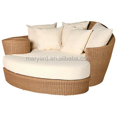 China Outdoor Sun Sofa Rattan Round Furniture Lounge Bed Daybed With Canopy Outdoor Patio Furniture Poolside Wicker Round Daybed for sale