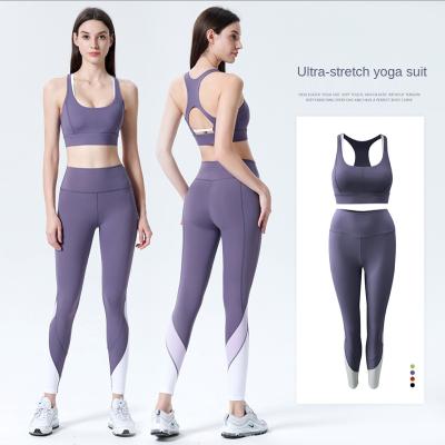 China Selling two-piece sets fashion fitness suit top Amazon CIA color contrast color beauty back yoga bra high waist hip popular yoga pants for sale