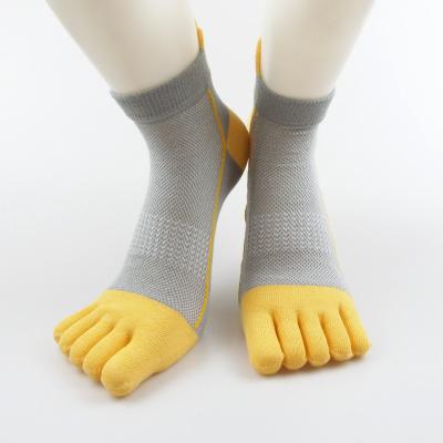 China Sporty Cotton Five-finger Knocks Men's Cotton Split Toe Socks Anti-odor and Anti-sweat Campaign Split Toe Socks for sale