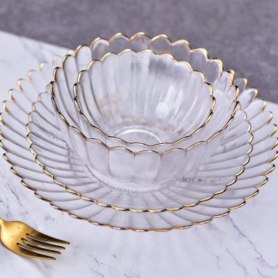 China Clear Glass Stocked Round Charger Dishes For Weddings Churches Restaurants And Events With A Rose Gold Or Silver Silver Rim for sale