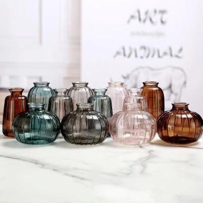 China Contemporary Wholesale Luxury Flower Round Clear Transparent Crystal Glass Vases Hanging Plant Flower Vases for sale