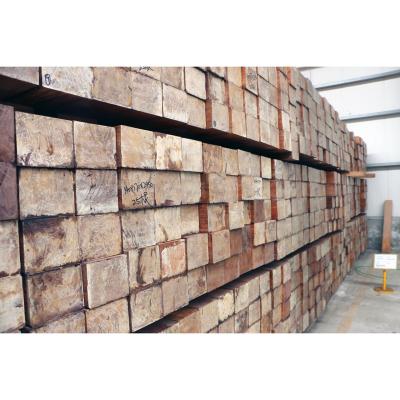 China Anti-termite manufacturers supply pine wood scrap building pattern pine wood solid wood material plank for sale