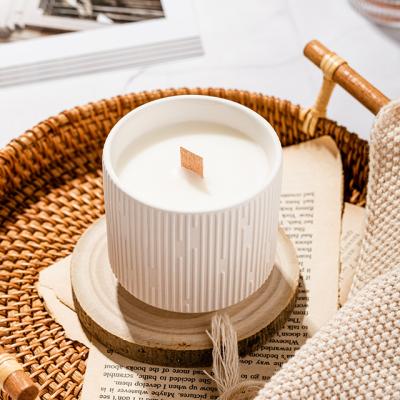 China Scented White Ceramic Candle Jars Luxury Soy Wax Candles Aromatherapy Scented Candle for sale