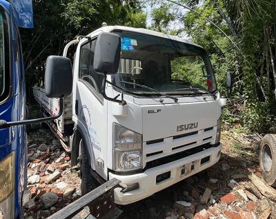 China Isuzu used Cargo Truck with 2 Doors Diesel Engine lorry light truck cargo box truck for sale