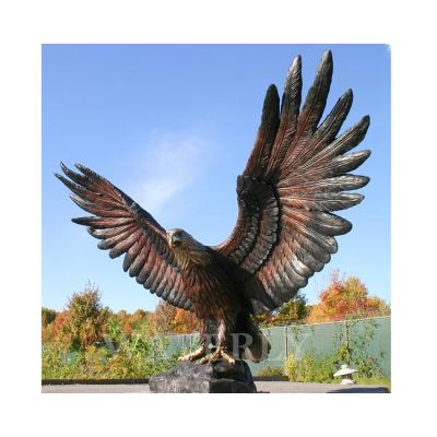 China Europe Polish Brass Bronze Large Metal Garden Golden Eagle Statue Sculpture for sale