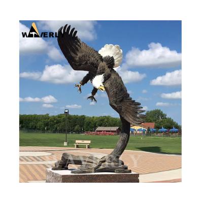 China Europe Modern Garden Decoration Life Size Metal Bronze Brass Animal Sculpture Of Eagle Bald Eagle Statue for sale